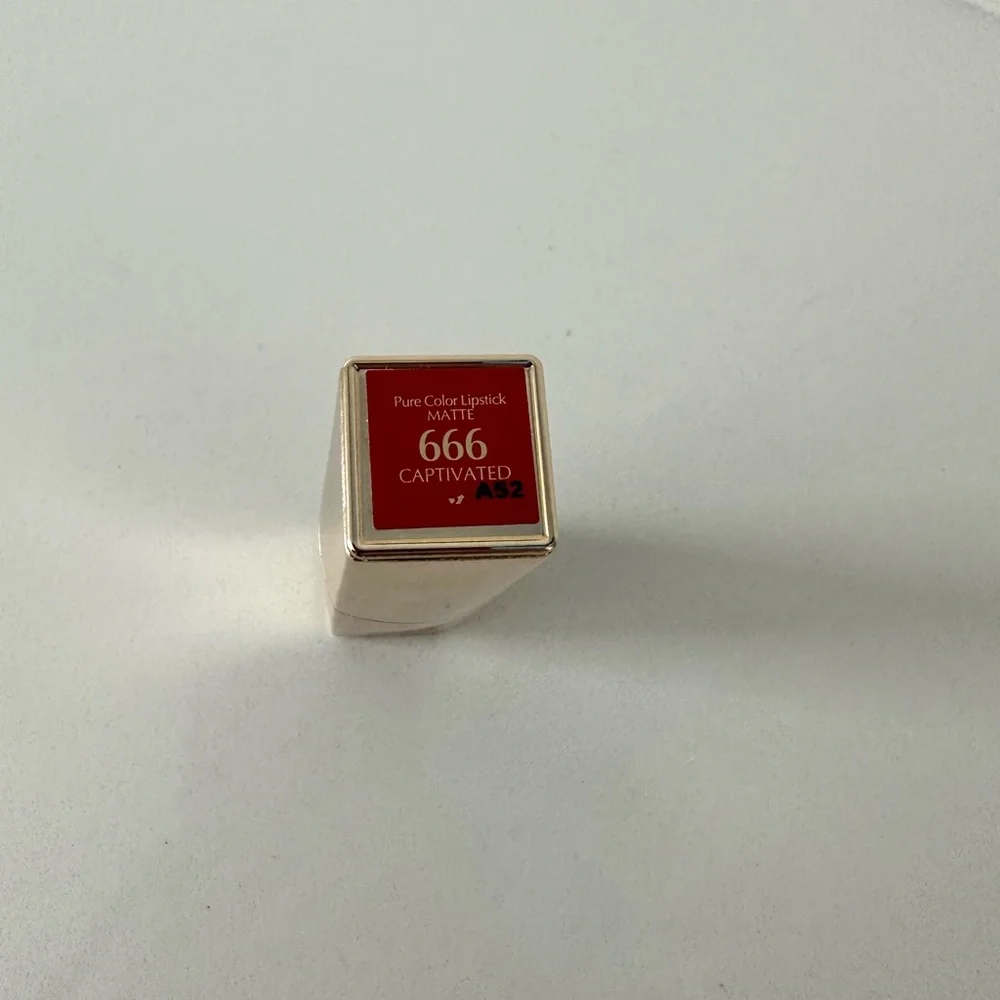 Estee Lauder Pure Color MATTE Lipstick 666 CAPTIVATED Red Full SZ 0.12 oz NEW